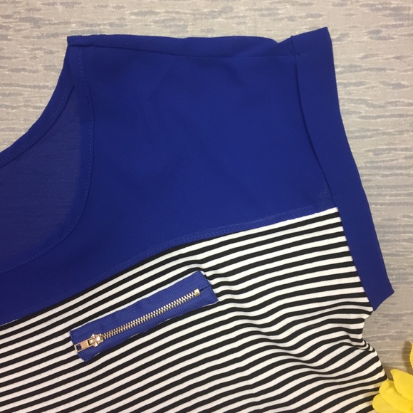 NWOT Elizabeth & Nicole Striped Top w/ Zip Pocket - Picture 3 of 5